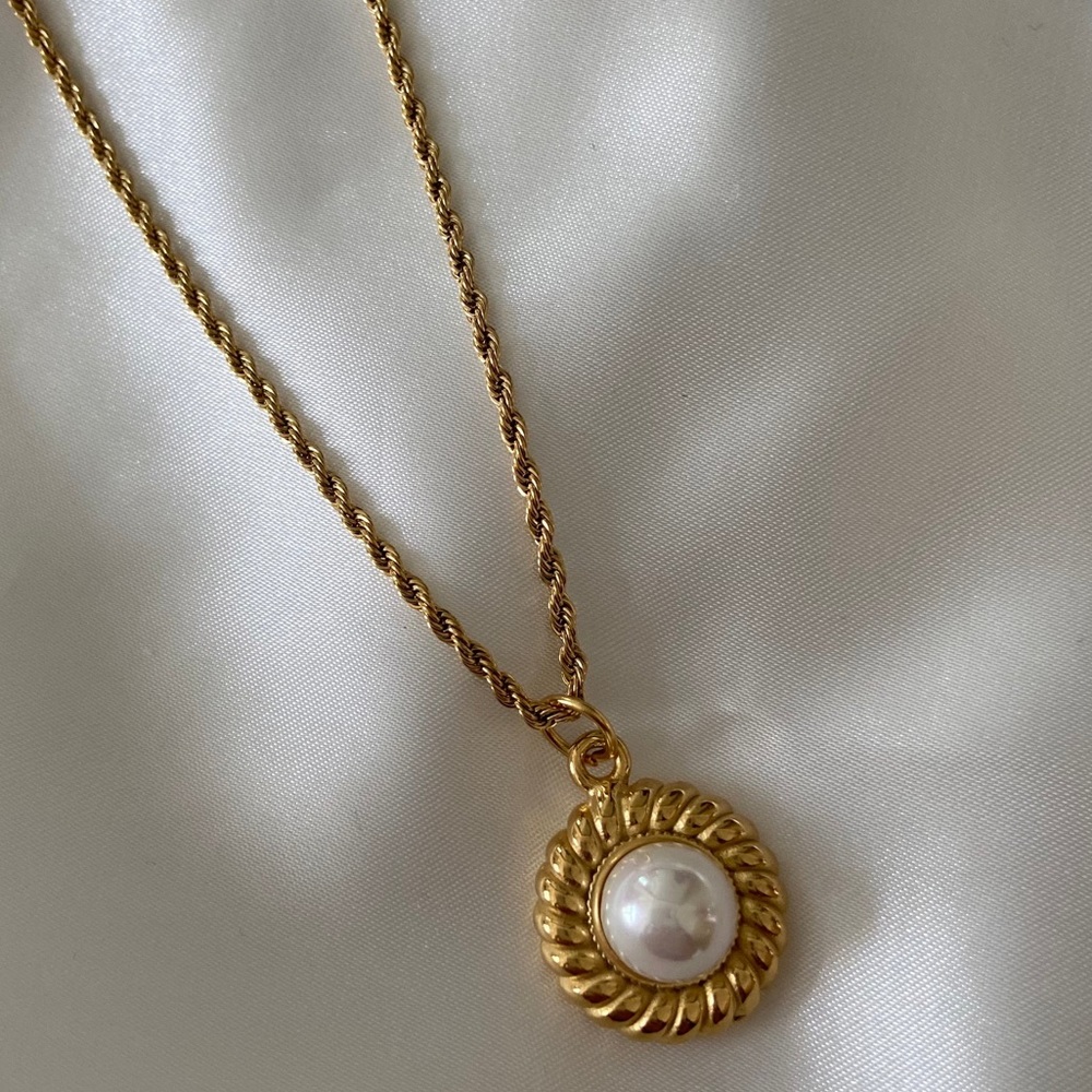 Priscillia Necklace 🤍